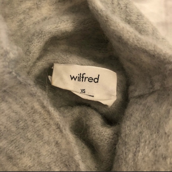 Wilfred Lorin Sweater  |  turtleneck, cropped  |  Aritzia, Wilfred - Picture 9 of 11